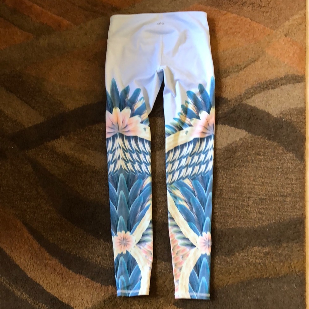 ALO Airbrushed Leggings Size Medium Like New!